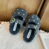 Novas Pantufas Outono/Inverno 2026 para Meninas Bico Redondo Fashion Versátil Casual Pantufas de Algodão com Bolinhas Pantufas Versáteis de Bico Fechado