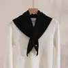 Cachecol de tricô em mistura de lã, versátil para outono e inverno, xale triangular, cachecol clássico coreano de cor sólida com cruzamento no pescoço, em estoque para atacado
