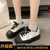Tênis brancos de sola grossa femininos, novo modelo outono 2026, sapatos fofos chunky versáteis com estampa de estrela, tênis casuais esportivos, modernos
