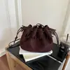 Bolso Cubo con Borlas Esmeriladas Transfronterizo de Nicho para Mujer Otoño/Invierno 2026 Nuevo Casual con Cordón para el Trabajo Bolso de Hombro Cruzado