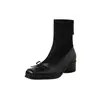 Botas finas de bico fino estilo balé francês com sola silenciosa, coleção outono/inverno 2026, apresentando uma combinação de couro bovino e camurça, com um laço e design de bota curta elástica para mulheres