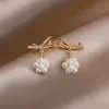 Pendientes de Plata Electrodopada con Aguja de Plata de Oro Real de 14K, Racimo de Flores de Lazo con Circonita, Perlas, Pendientes de Lujo Ligero de Gama Alta, Accesorios de Oreja de Nicho