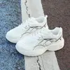 Zapatos deportivos casuales de malla transpirable para todas las estaciones, suela gruesa, cordones, talla grande, para estudiantes, zapatos bajos cómodos de un solo color