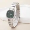 Relojes Nuevos para Mujer con Correa de Acero en Forma de Cabeza de Serpiente al por Mayor, Relojes Simples de Nicho Retro de Lujo de Gama Alta para Estudiantes y Mujeres al por Mayor