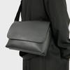 Nuevo bolso de cuero de color sólido, bolso bandolera para hombres y mujeres, estilo neutro, bolso de moda simple de Corea del Sur, bolso bandolera cuadrado plano IP