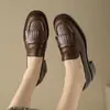 Mocassins com Franjas Outono 2024 Novo Bico Redondo Salto Grosso Salto Médio Couro Integral Boca Profunda Sapatos Britânicos de Couro