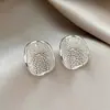Brincos Europeus e Americanos com Design de Malha Oval para Mulheres, Brincos Estilosos com Design Vazado, Luxo Leve, Brincos Elegantes e de Alta Qualidade