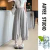 Pantalones grises cropped de estilo linterna para mujer petite, nuevo estilo primavera y otoño, con un look relajado y chic, caracterizados por un diseño de pierna ancha y una estética inspirada en Corea.