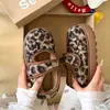 Sapatos femininos fofos e peludos, novos sapatos de algodão de inverno com velcro, versáteis para o uso diário, forrados com pelúcia, pantufas quentes de algodão para neve