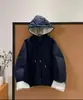 Chaqueta de Algodón con Capucha para Mujer con Colores Contrastantes Otoño e Invierno 2025 Chaqueta de Algodón, Chaqueta Popular de Estilo Fresco y Audaz de Este Año