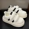 Zapatillas Blancas de Mujer Estilo Coreano con Suela Gruesa 2026 Primavera Nuevas Populares Versátiles de Velcro para Aumentar la Altura Casuales