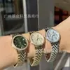 Nuevo reloj azul repujado de la Reina Madre, reloj de hueso de serpiente de pitahaya, de acero con banda de cuarzo para mujer, nicho de lujo ligero de alta gama