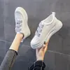 Tênis Branco com Velcro Feminino 2026 Primavera e Outono Novo Versátil Sola Grossa Estilo Quente Comércio Exterior Respirável Casual Tênis de Board Feminino