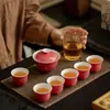 Conjunto Completo de Chá Kung Fu das Dinastias Tang e Song com Design de Borboleta Estampado em Ouro, Conjunto Doméstico de Gaiwan, Conjunto em Caixa de Presente, Conjunto Completo de Chá Vermelho Rouge