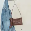 Bolsa Feminina de Couro Genuíno Mais Vendida no Exterior, Nova Bolsa Versátil de Ombro Transversal para Axila, Bolsa Feminina de Couro Bovino de Camada Superior com Acabamento Natural Envelhecido Estilo Biker