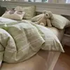 Conjunto de cama simples de quatro peças xadrez listrado feito de algodão puro, textura de algodão lavado, lençol e capa de edredom, conjunto de três peças para dormitório