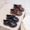 Sapatos Femininos 2025 Sapatos de Couro Primavera e Outono Novos Sapatilhas Infantis Solado Macio Sapatos Infantis Britânicos Sapatos de Couro Pequenos com Laço de Princesa