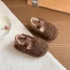 Zapatos de algodón de moda para niñas, nuevos zapatos mullidos estilo coreano otoño/invierno 2026, de suela plana, forrados de felpa, cálidos y adecuados para usar en exteriores