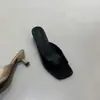 Elegantes sandalias de tacón de gatito con punta cuadrada de estilo simple de una tira para mujer, nueva colección verano 2026, delicadas y adecuadas para combinar con vestidos