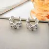 Brincos de argola circulares com zircônia oca torcida de temperamento fashion design retrô elegante brincos de joia de ouvido única personalizada para mulheres