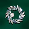 Broche de Corona Elegante y Sencillo, Broche de Cristal de Diseño Nicho de Alta Gama para Mujer, Accesorios Versátiles de Traje Broche Retro