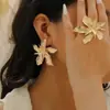 Pendientes de Metal Exagerados con Pliegues Tridimensionales de Flor Dorada Estilo Europeo y Americano Cross-Border Lujo Ligero Pendientes de Hoja Anillo de Moda para Mujer