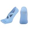 [Venta al por mayor de fábrica] Calcetines de yoga de cinco dedos con doble tira cruzada, calcetines de moda sin espalda para danza, calcetines deportivos para fitness en interiores