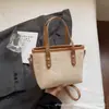 Bolso Coreano con Relieve 2026 Nuevo Bolso de Mano Ligero de Moda Versátil para el Trabajo Bolso Cubo Bolso de Hombro Único Cruzado