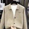 Cardigan de tricô com lapela estilo transmissão ao vivo masculino novo estilo Outono/Inverno 2026 casual de negócios jacquard cardigan de tricô masculino