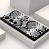 Funda de teléfono de moda estilo influencer de nicho, diseño genial de patrón de serpiente en blanco y negro, adecuada para Samsung S25/24 Ultra, cubierta suave anti-caídas
