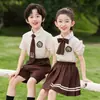 Uniformes de escuela primaria, uniformes de jardín de infantes, camisas de manga corta color albaricoque de verano, uniformes de clase estilo británico para niños, conjuntos de disfraces para actuaciones