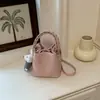 Exquisito Bolso Tote Pequeño para Mujer, Nuevo Bolso de Hombro de Moda Verano 2026 para el Trabajo y los Viajes Diarios, Bolso Cruzado Tipo Cubo