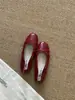 Zapatos de boda planos rojos estilo francés Chuyuji, zapatos de mujer, nuevo modelo de verano 2026, bailarinas plateadas con lazo