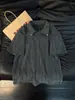 Camisa Polo de Espiga Negra Cuello de Gaviota Manga Corta para Hombre Verano Camiseta Pesada con Remaches Hombro Normal Manga Media Americana