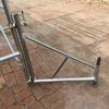 Acessórios de Suporte Tripé Galvanizado a Quente de Alta Carga para Andaimes, Venda Direta do Fabricante, Soldagem Reforçada, Design Antiderrapante