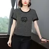 2026 Novo Estilo Suéter Strass Tamanho Grande Casual Simples da Mamãe Top Listrado Gola Redonda Manga Curta Camiseta para Mulheres Verão