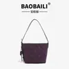 Bolso de Mano Retro de Lujo Ligero para Presbicia para Mujer 2025 Nuevo Bolso Cubo de Gama Alta para el Trabajo Cotidiano Más Fácil de Combinar Bolso de Hombro Cruzado