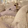 Conjunto de Cama Quatro Peças Estilo Coreano Fofo Coração Rosa Fio Dupla Camada Classe A Roupa de Cama Capa de Edredom com Renda Lençóis Saia de Cama 4