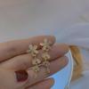 Pendientes Coreanos Elegantes de Flor de Cinco Pétalos con Diamantes Completos Nueva Moda Celebridad de Internet Piedra Ojo de Gato Personalizada Pendientes de Aguja de Plata Simple de Cien Torres para Mujer