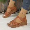 Sandálias Plataforma Femininas Verão Novo Salto Médio Sapatos de Mãe Couro Genuíno Sandálias Rasteirinhas Confortáveis Antiderrapantes Sapatos para Mulheres de Meia-idade Tamanho Grande