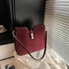 Bolsa Pequena Fosca Retrô Outono e Inverno para Mulheres 2025 Nova Versátil para o Dia a Dia Bolsa de Ombro Bolsa de Axila Bolsa Transversal Bolsa Saco