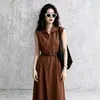 Vestido de sol con solapa marrón francés para el trabajo, conjunto atmosférico de alta gama para mujer, falda ceñida a la cintura