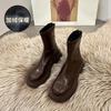 Botas Finas com Solado Grosso para Mulheres 2026 Novas Botas Simples Forradas com Lã Outono e Inverno Botas Curtas Marrons Botas para Mulheres Estilo Britânico