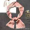 Pañuelo pequeño tipo boxer pañuelo pequeño largo pañuelo pequeño versátil de doble capa con decoración de cinta estampada pañuelo profesional de azafata
