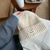 Gorro de Lana Tejido Azul para Mujer Otoño e Invierno 2025 Circunferencia de Cabeza Grande Gorro Versátil que Muestra la Cara Pequeño Cálido Gorro Protector para Orejas