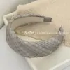 Diadema Ancha de Cuadros en Tono Gris Estilo Coreano Retro para Mujer, Diadema Elegante de Alta Calidad, Versátil para Ir al Trabajo y el Uso Diario