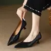 Zapatos de Trabajo Negros Piel Suave Sin Cordones Zapatos para Viajar Retro Francés Punta Aguda Tacones Bajos Poco Profundos Estilo Nuevo Otoño para Viajar