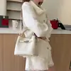 Bolso de Mano de Moda Nuevo Verano 2026 para Mujer Pequeño de Nicho con Sentido de Alta Gama Gran Capacidad Casual para Hombro Cruzado Bolso Cubo