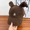 Gorra de Béisbol de Lana de Cordero con Orejas de Conejo Largas Linda para Mujer, Cálida de Invierno Versátil Bordada que Adelgaza la Cara Gorra Trendy de Pico de Pato