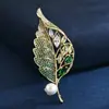 Nova Moda da Coreia Broche de Folhas com Zircônia Verde Pin de Roupa de Alta Qualidade para Mulheres Acessórios para Terno Corsage Versátil